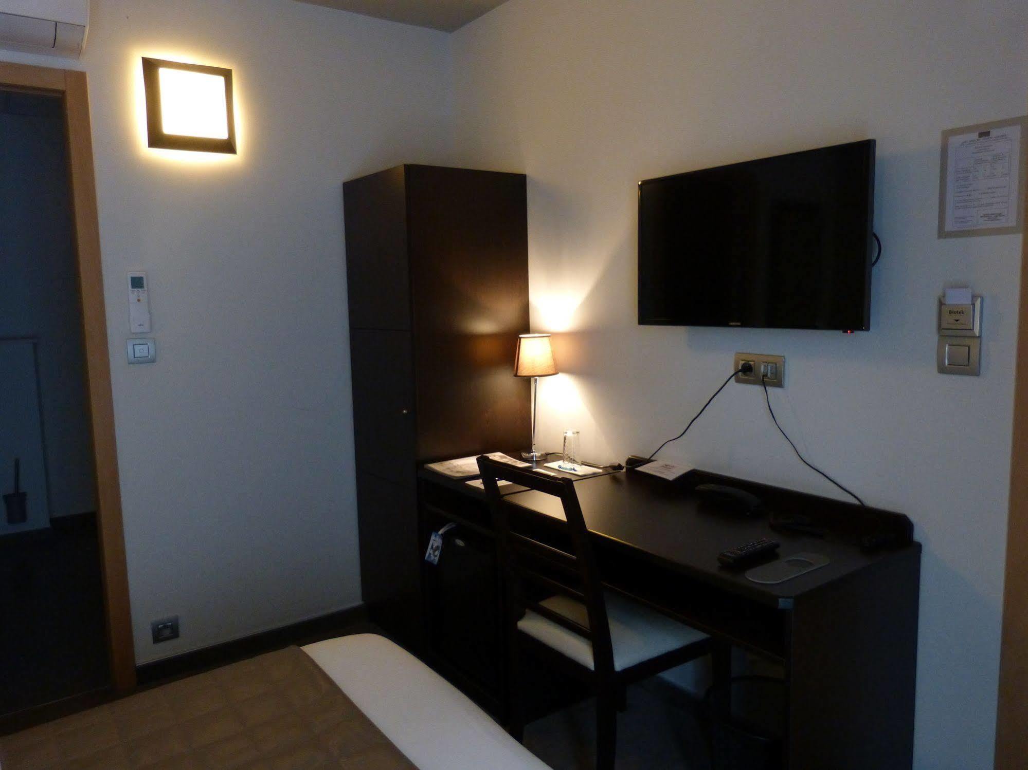 Hotel Saint Daniel Péruwelz Kültér fotó