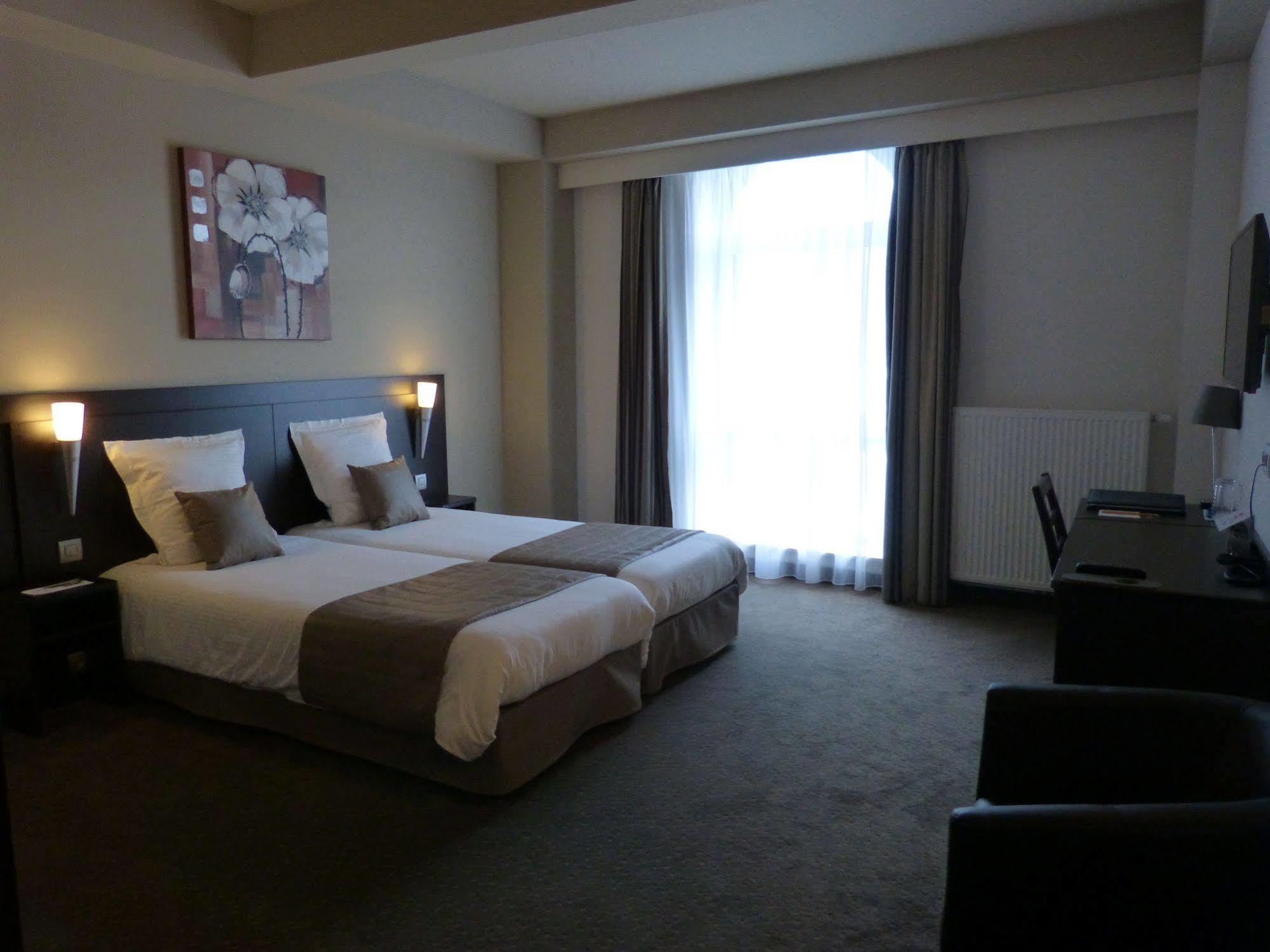 Hotel Saint Daniel Péruwelz Kültér fotó