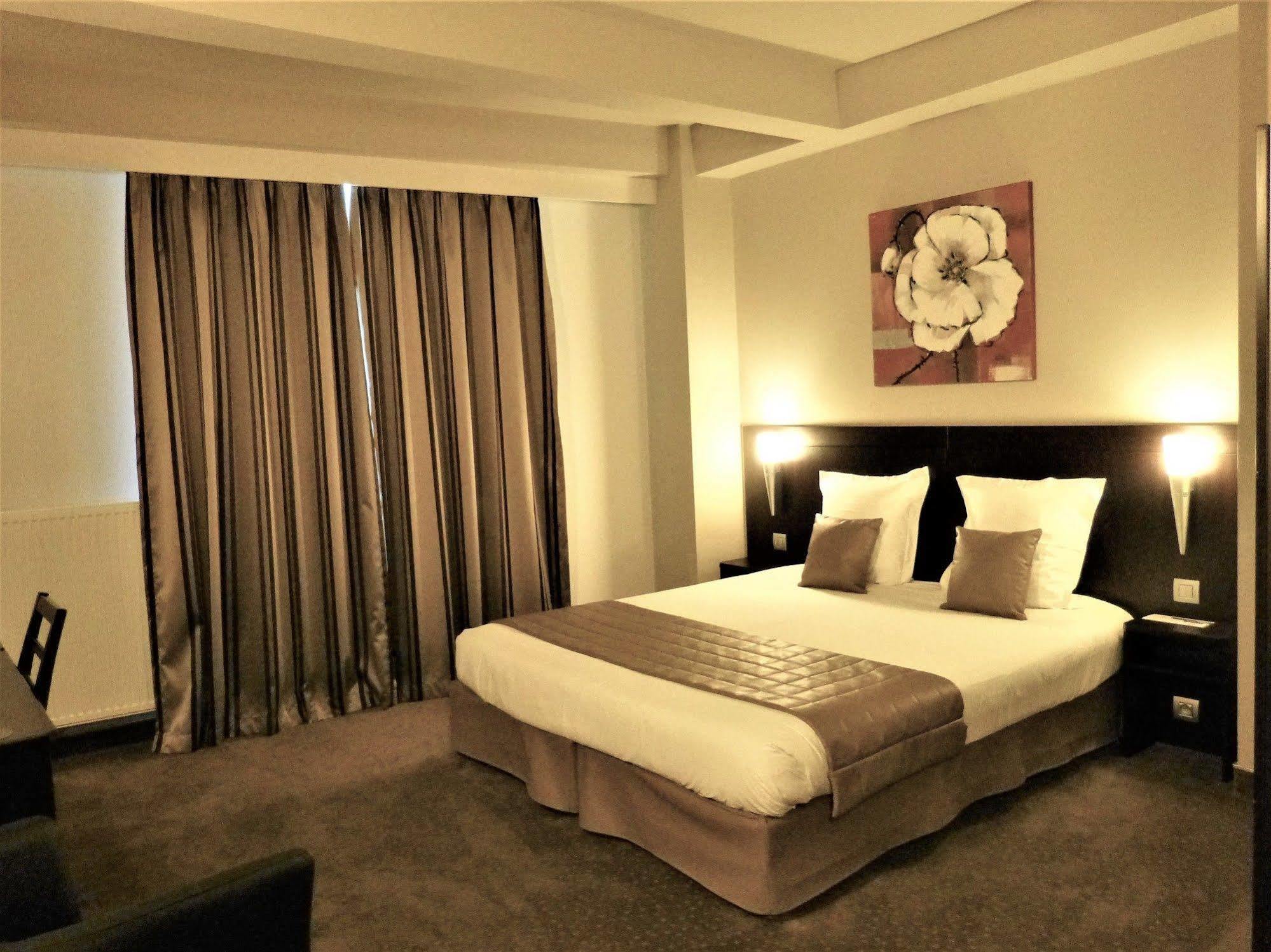 Hotel Saint Daniel Péruwelz Kültér fotó